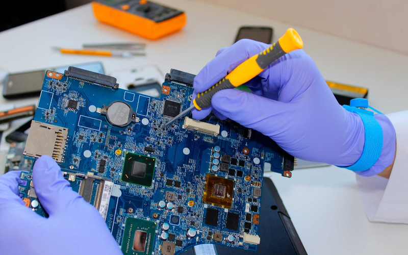 Laptop Chip-Level Service